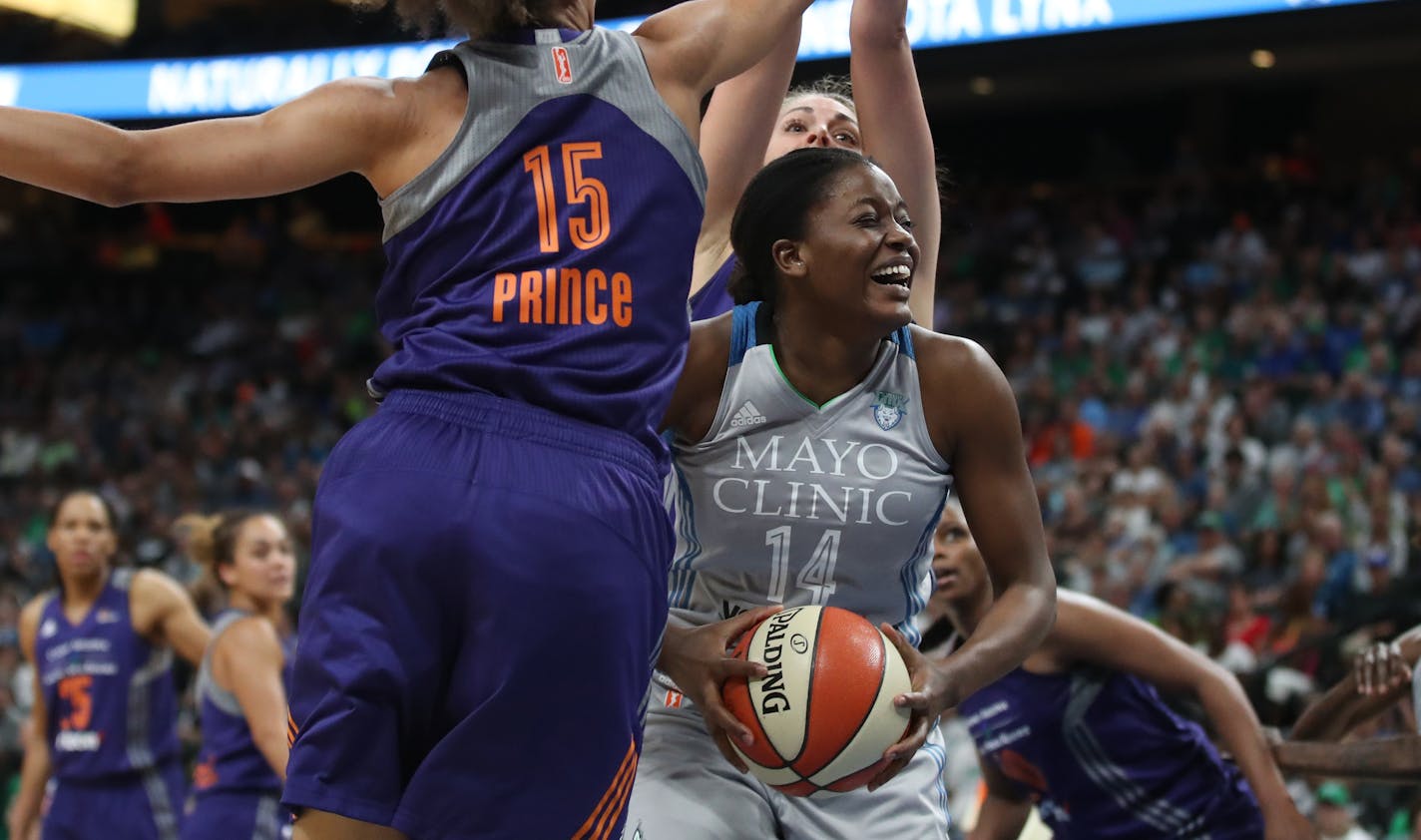 Lynx forward Temi Fagbenle (14)