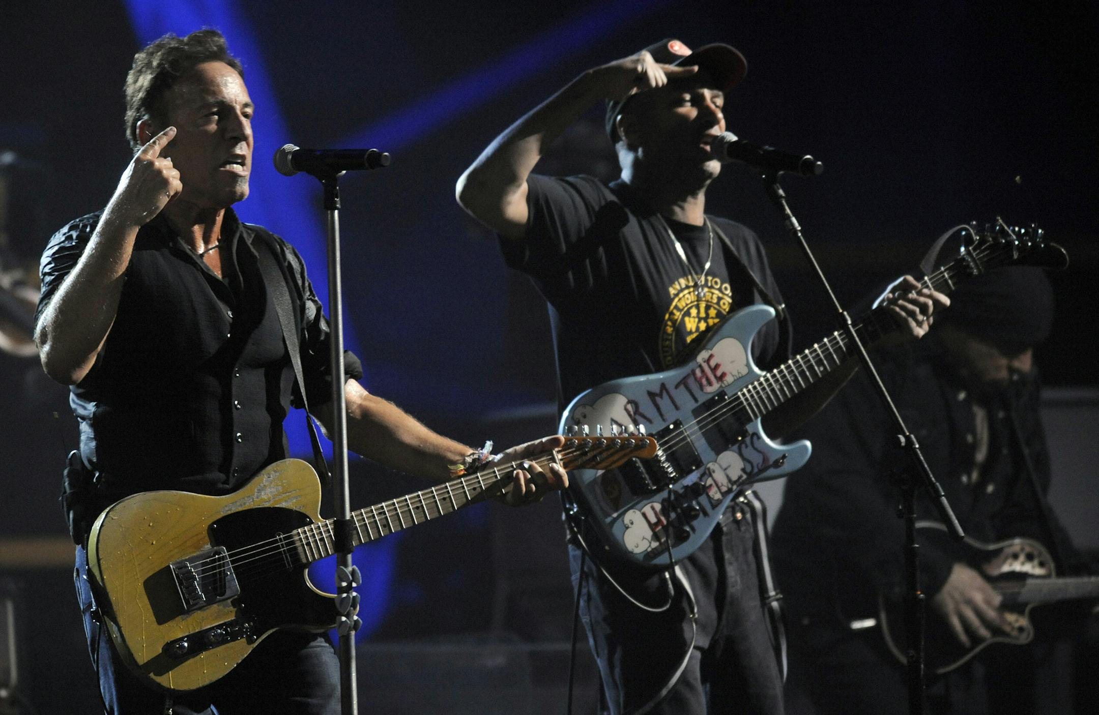 Bruce Springsteen, left, and Tom Morello perform at the 25th Anniversary Rock & Roll Hall of Fame concert at Madison Square Garden,Thursday, Oct. 29, 2009 in New York. (AP Photo/Henny Ray Abrams) ORG XMIT: NYHA123