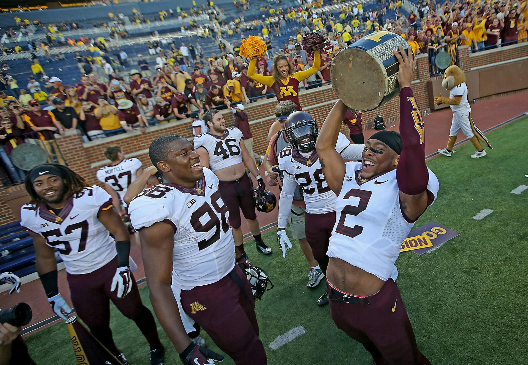 Minnesota defensive back Cedric Thompson (2) and other players and fans celebrated with the Little Brown Jug after defeating Michigan 30-14 at Michigan Stadium, Saturday, September 27, 2014 in Ann Arbor, MI. ] (ELIZABETH FLORES/STAR TRIBUNE) ELIZABETH FLORES • eflores@startribune.com