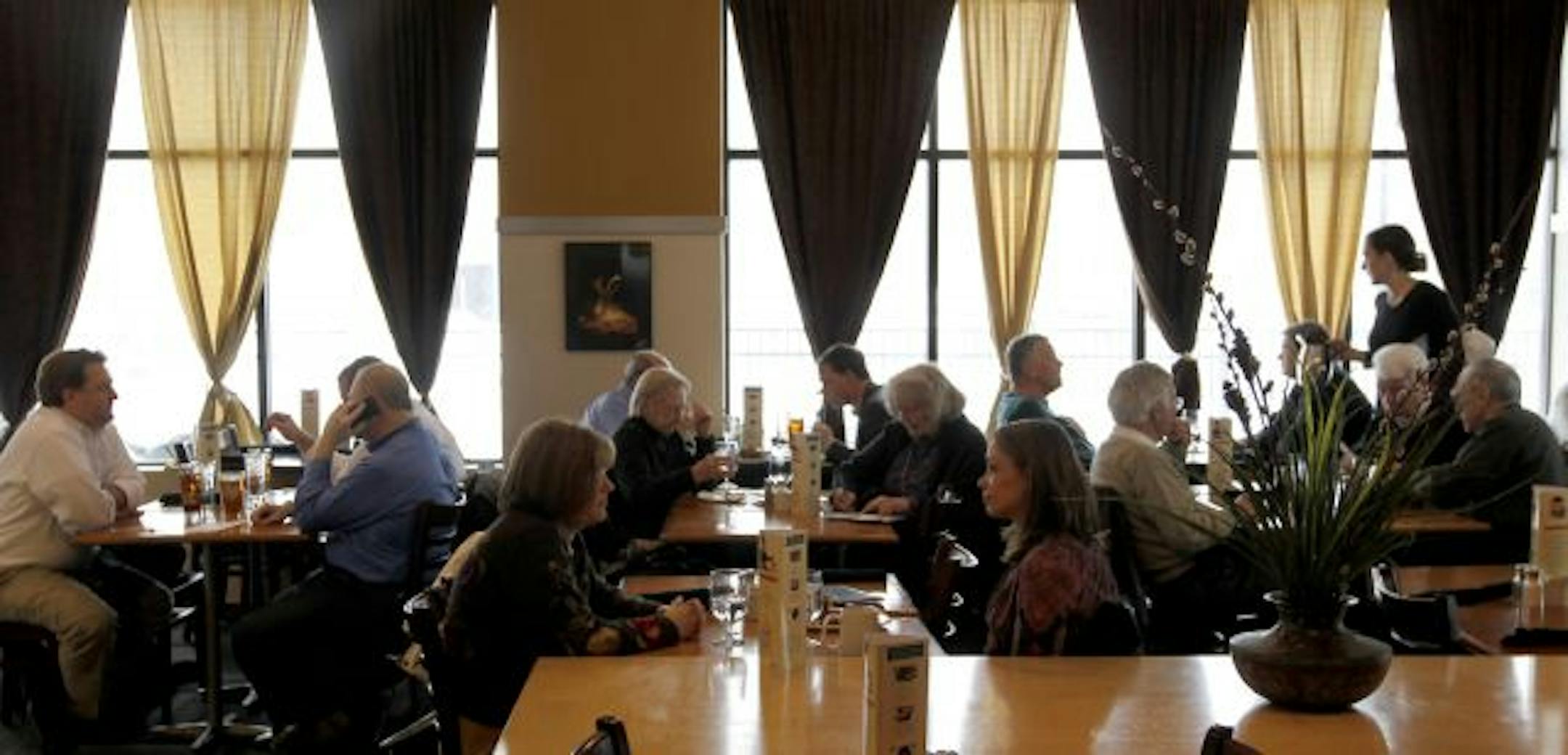The sunshine-filled Purple Sandpiper dining room.