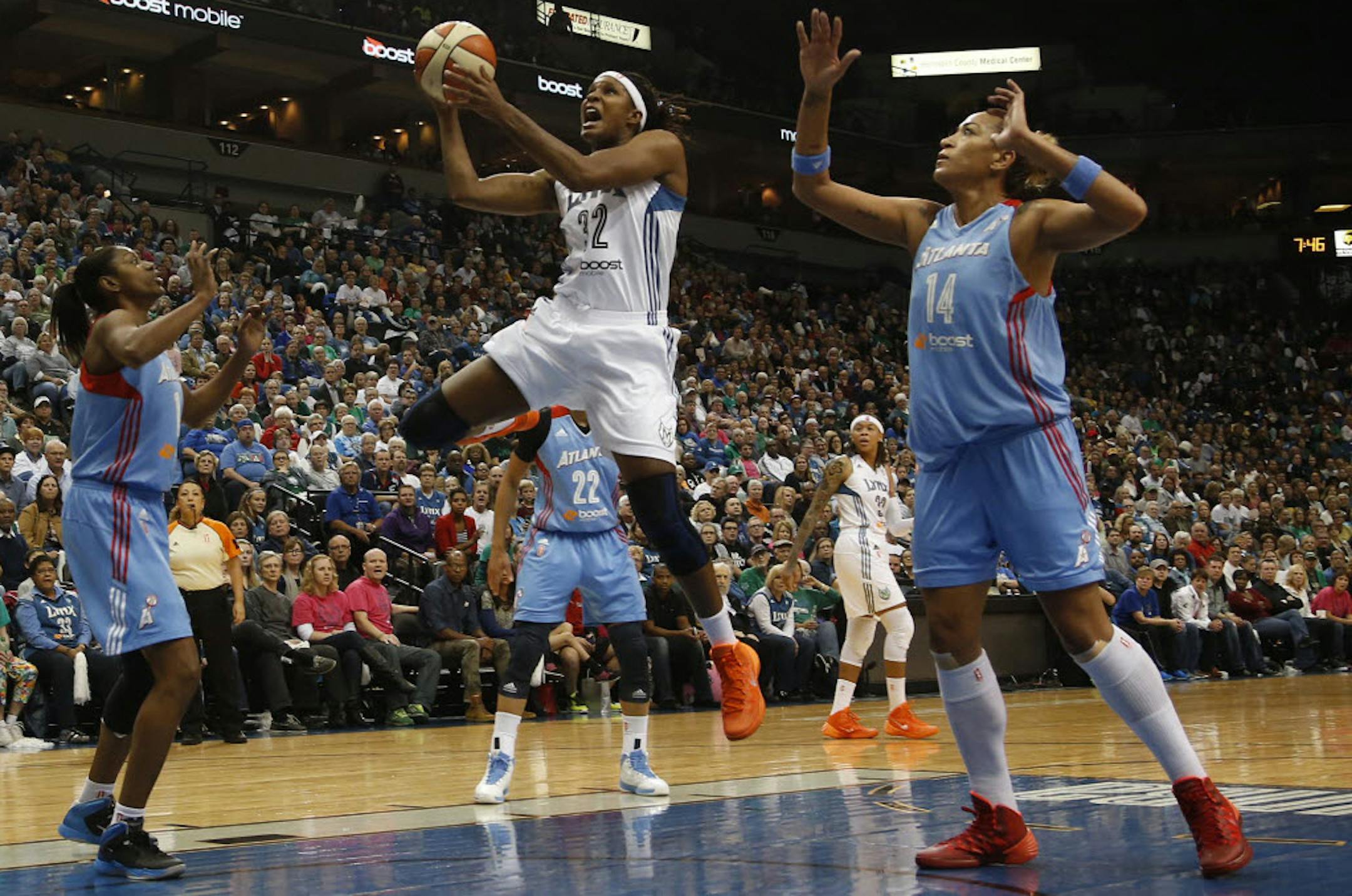Rebekkah Brunson went up for a layup against Atlanta's defense in the first quarter of Sunday's WNBA finals game.