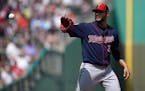 Twins try to even series in Cleveland; game resumes after weather delay